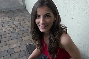 男生把自已的坤坤插在女生屁股里